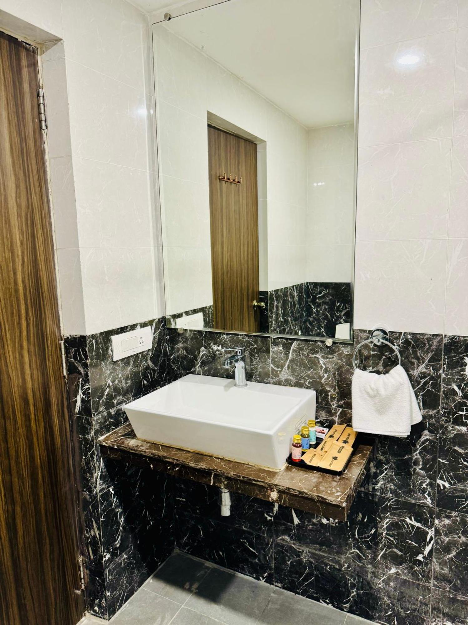 Bluo Amani Vagator - Boutique Hotel Goa Anjuna Room photo